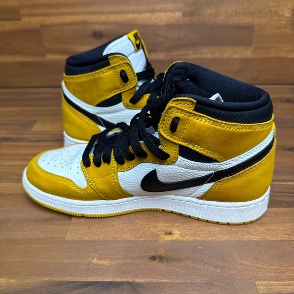 Nike Air Jordan 1 Retro OG GS Size 5Y Yellow Ochre Black Sail FD1437 701 - Picture 9 of 13